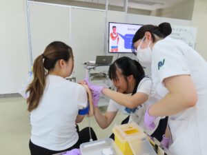 モデル(模型)を使った筋肉注射体験