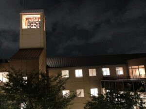 日没後の校舎の様子