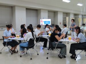 模擬授業(モデルを使った筋肉注射体験)